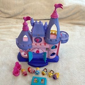 Little people Disney castle